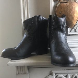 Torrid Western Ankle Boots 7 W